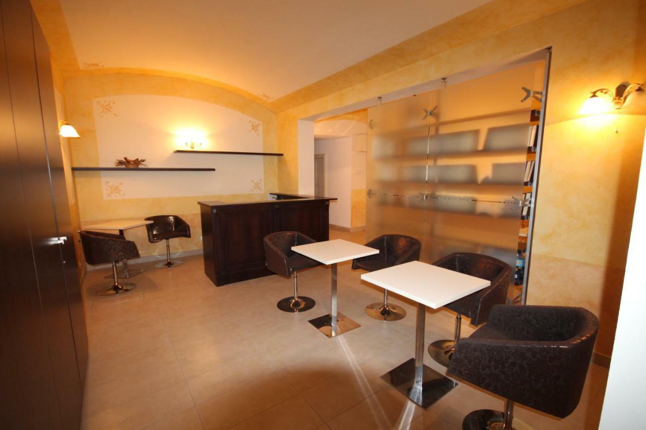 Hálkova 5 * Praga