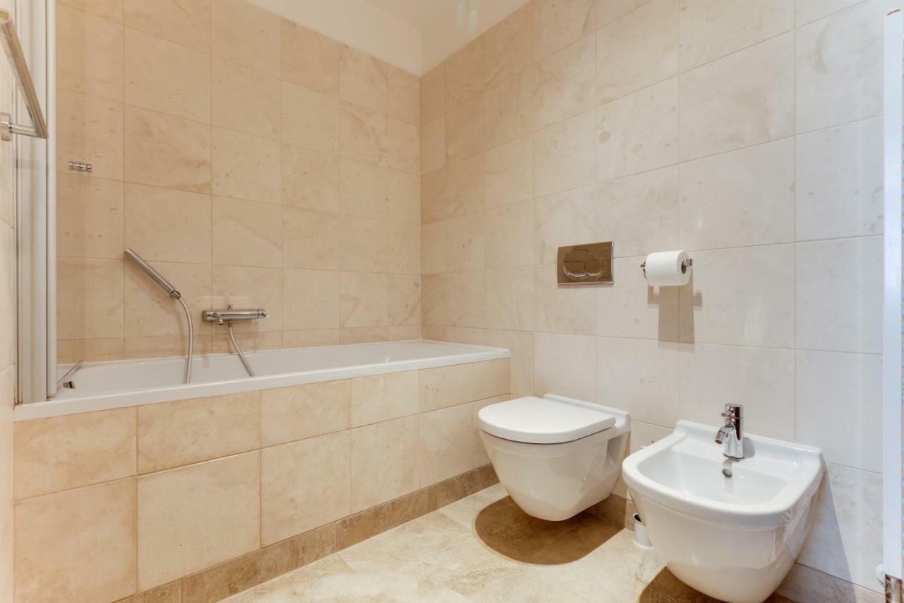 Hálkova 5 * Praga